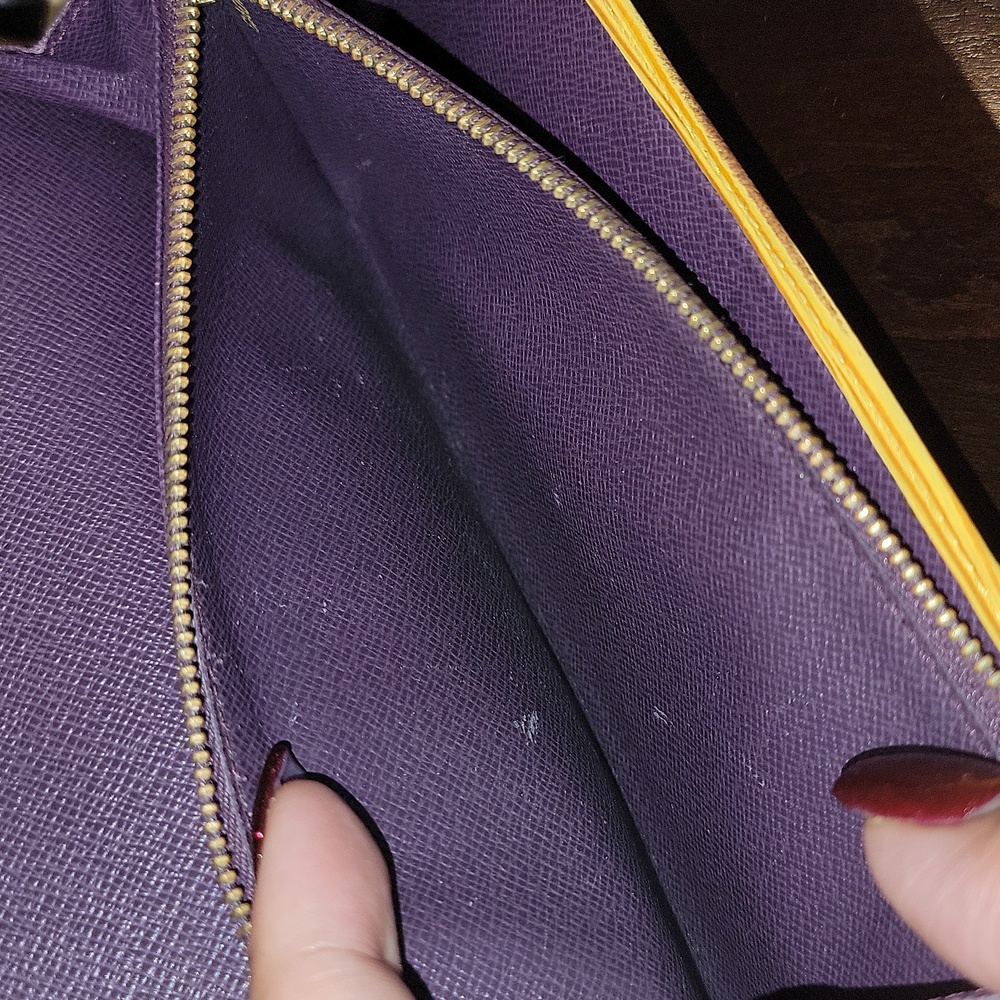 Authentic Louis Vuitton Epi Sarah Wallet - Picture 9 of 10